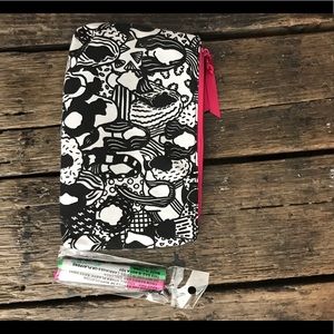 Ipsy coloring bag with markers